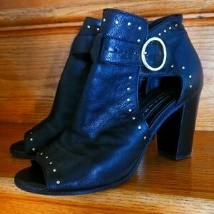 Steve Madden Chic Black and Gold Size 9  Heeled Boots with Modern studded design